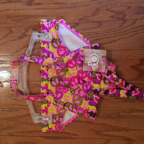 ~5 Below~ Girl's 2 Piece Swimsuit - Picture 2 of 3